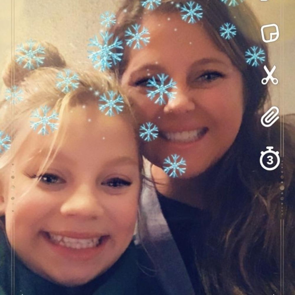 Meet your Poshers, mom Marian and daughter Leili